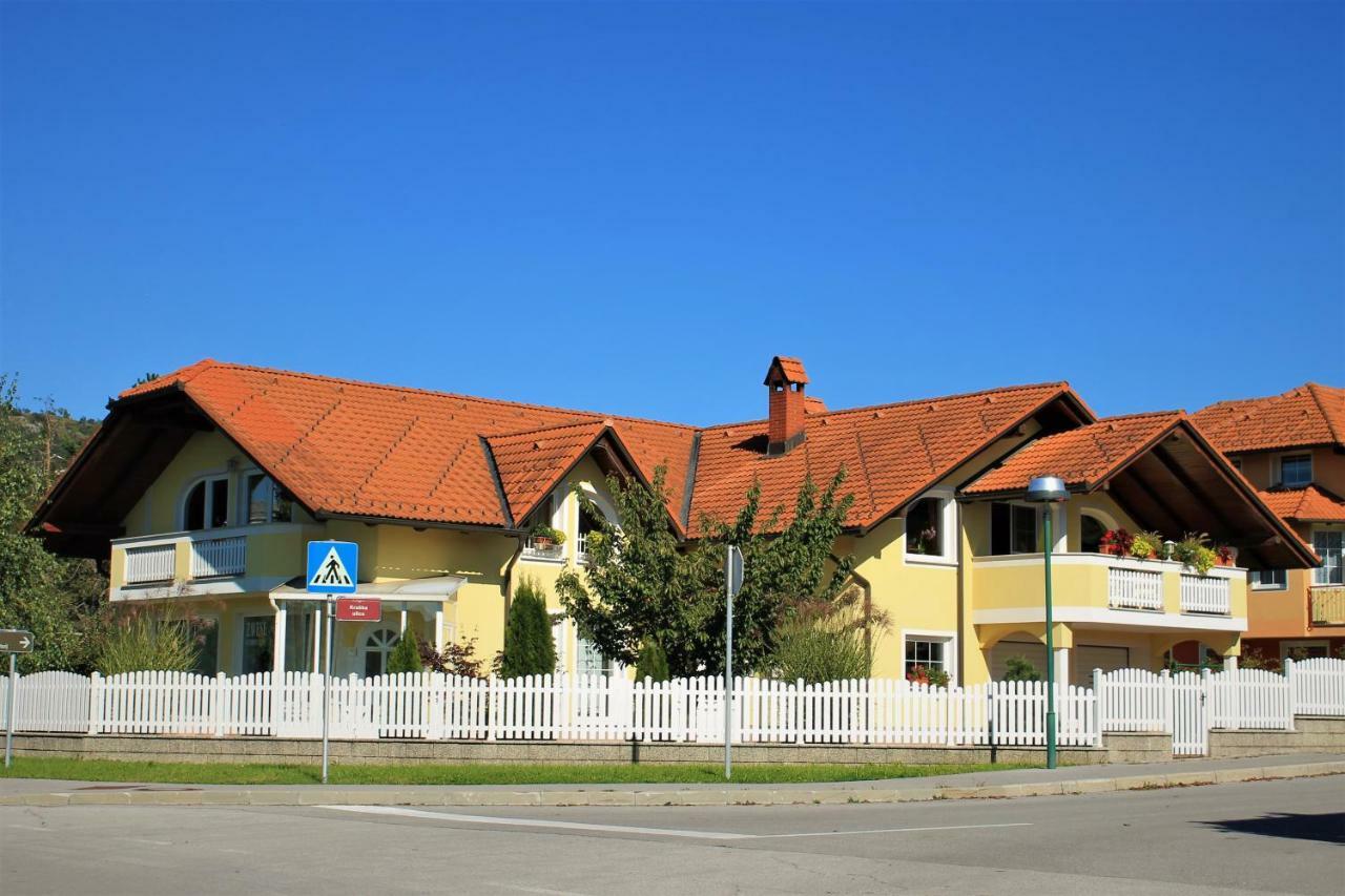 Yellow Dreamhouse Постойна Екстериор снимка