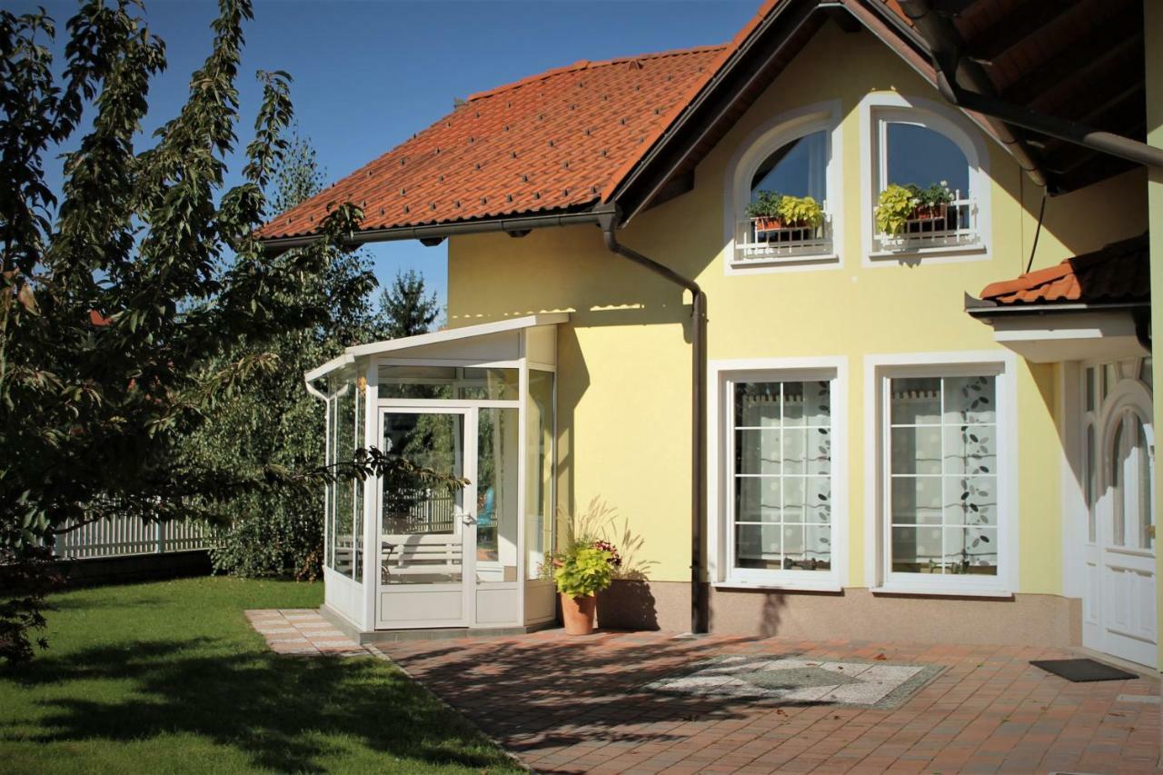 Yellow Dreamhouse Постойна Екстериор снимка