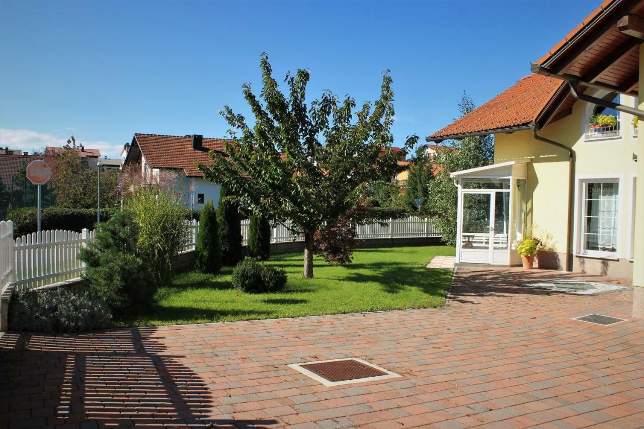 Yellow Dreamhouse Постойна Екстериор снимка